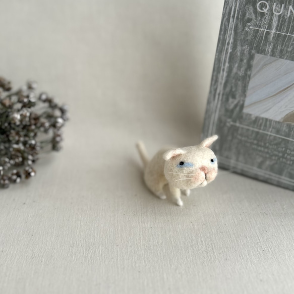 羊毛フェルト お座り猫 白 羊毛フェルト ひつじのはらーず 通販