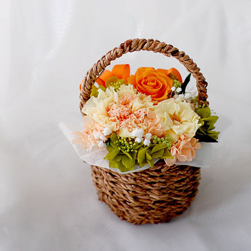 ＊*..お花が溢れる可愛いバスケットアレンジ..＊°.プリザーブドフラワー母の日 Creema限定】お花がキュートに盛られたバスケットアレンジ