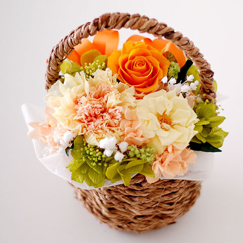 ＊*..お花が溢れる可愛いバスケットアレンジ..＊°.プリザーブドフラワー母の日 Creema限定】お花がキュートに盛られたバスケットアレンジ 花束・アレンジメント