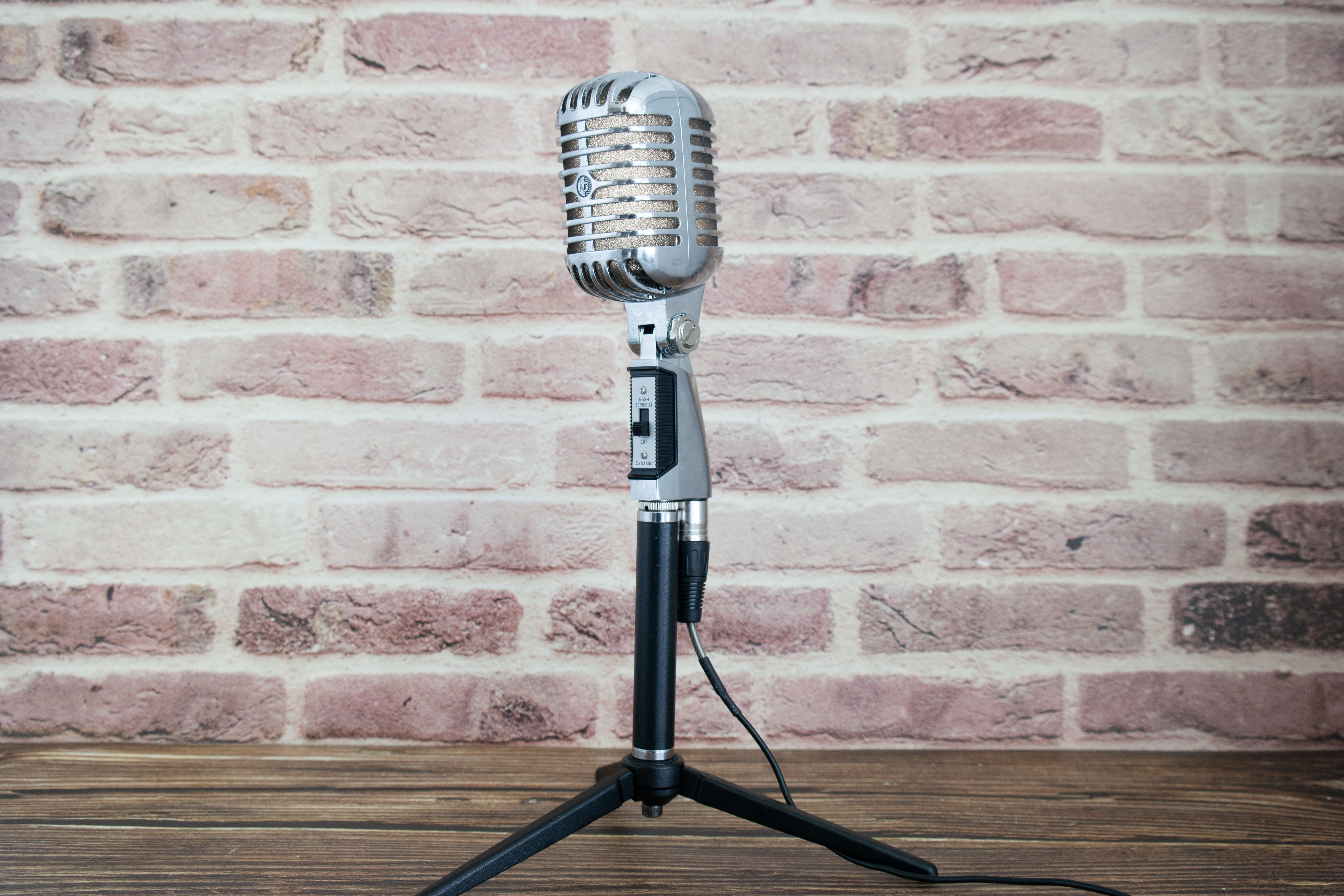 ヴィンテージ風マイク型ランプ｜レトロなインダストリアル照明｜音楽好きへのユニークなギフト｜男前インテリア｜ハンドメイド