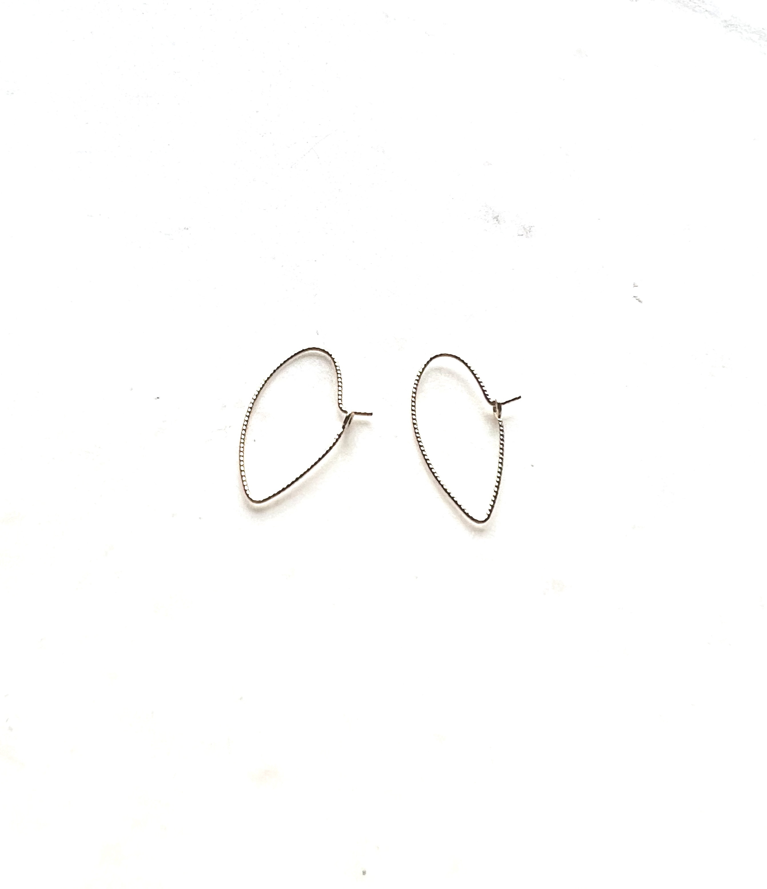 シャイニー　10金・楕円ピアス(ペア)  / Shiny 10K Oval Earrings (Pair)