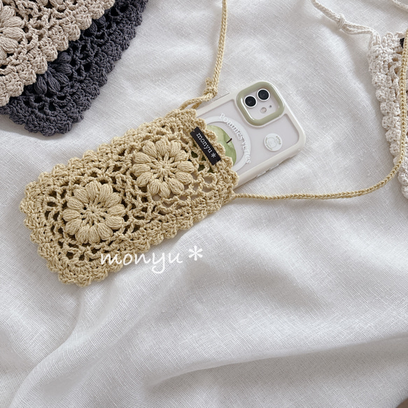 ぷっくり花とフリルのスマホショルダー　cotton 2枚目の画像