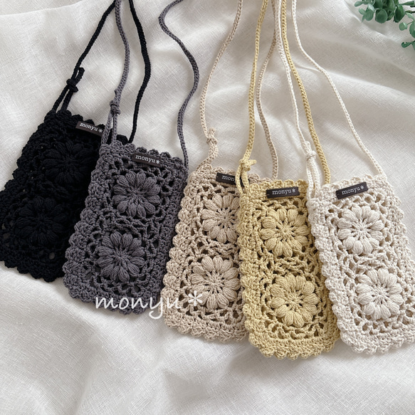 ぷっくり花とフリルのスマホショルダー　cotton 1枚目の画像