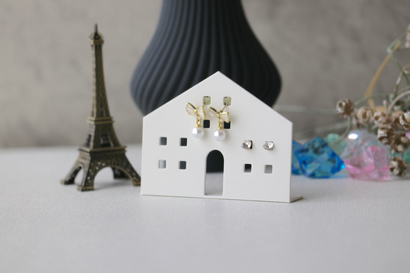 家型ピアススタンド　アクセサリー収納　ピアス収納 1枚目の画像