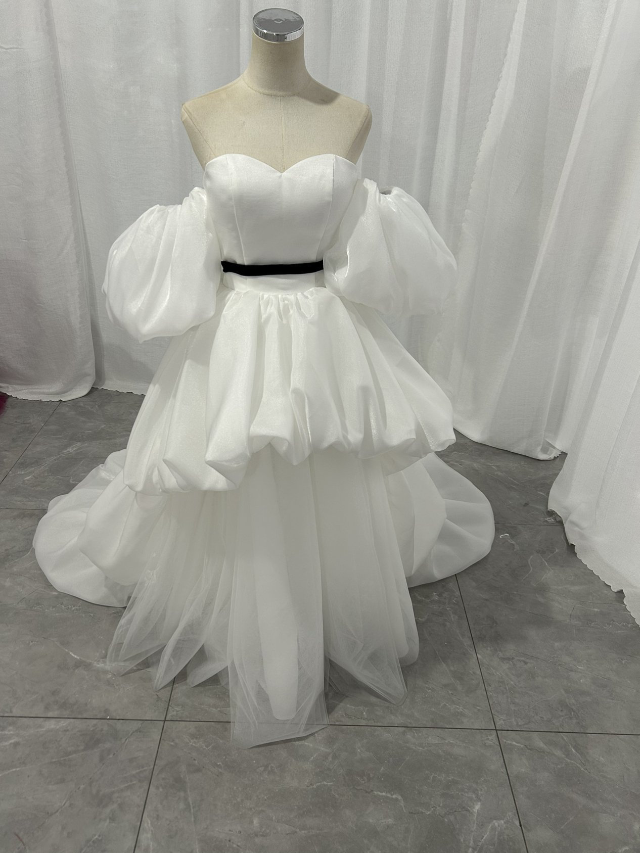 パーティードレス オフホワイト 楊柳オーガンジー ベルト プリンセスライン 披露宴