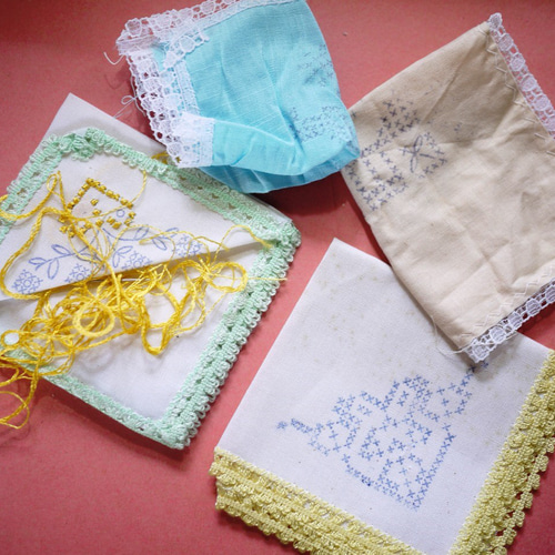 ドイツ刺繍 図案付きハンカチ4枚 レースハンカチ 刺しゅうパターン