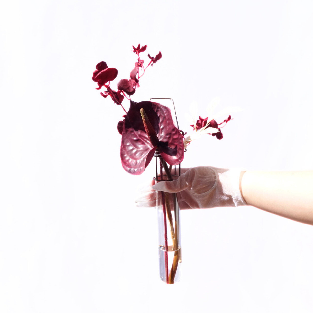 ガラスの壁掛けフラワー（赤）｜枯れないアーティシャルフラワー