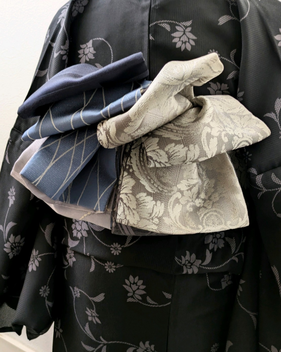 「グレーアイリス」★1本で何通りにも★【半幅帯のようなリバ兵児帯】華やかに彩るアイリスの香り - 和の煌めき　6種類の柄