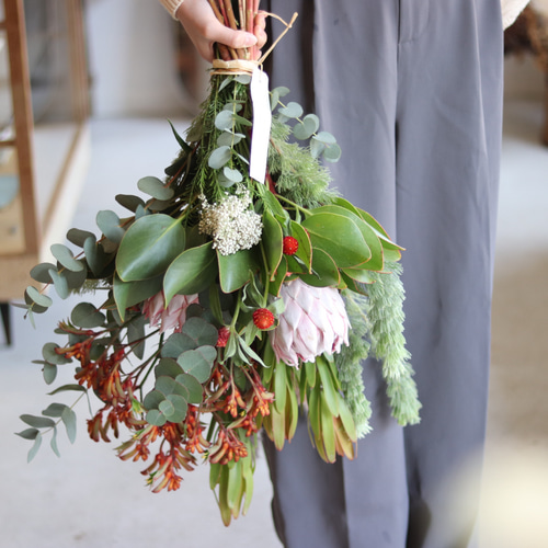 ドライフラワーになる花束 ワイルドフラワーのスワッグ スワッグ お花