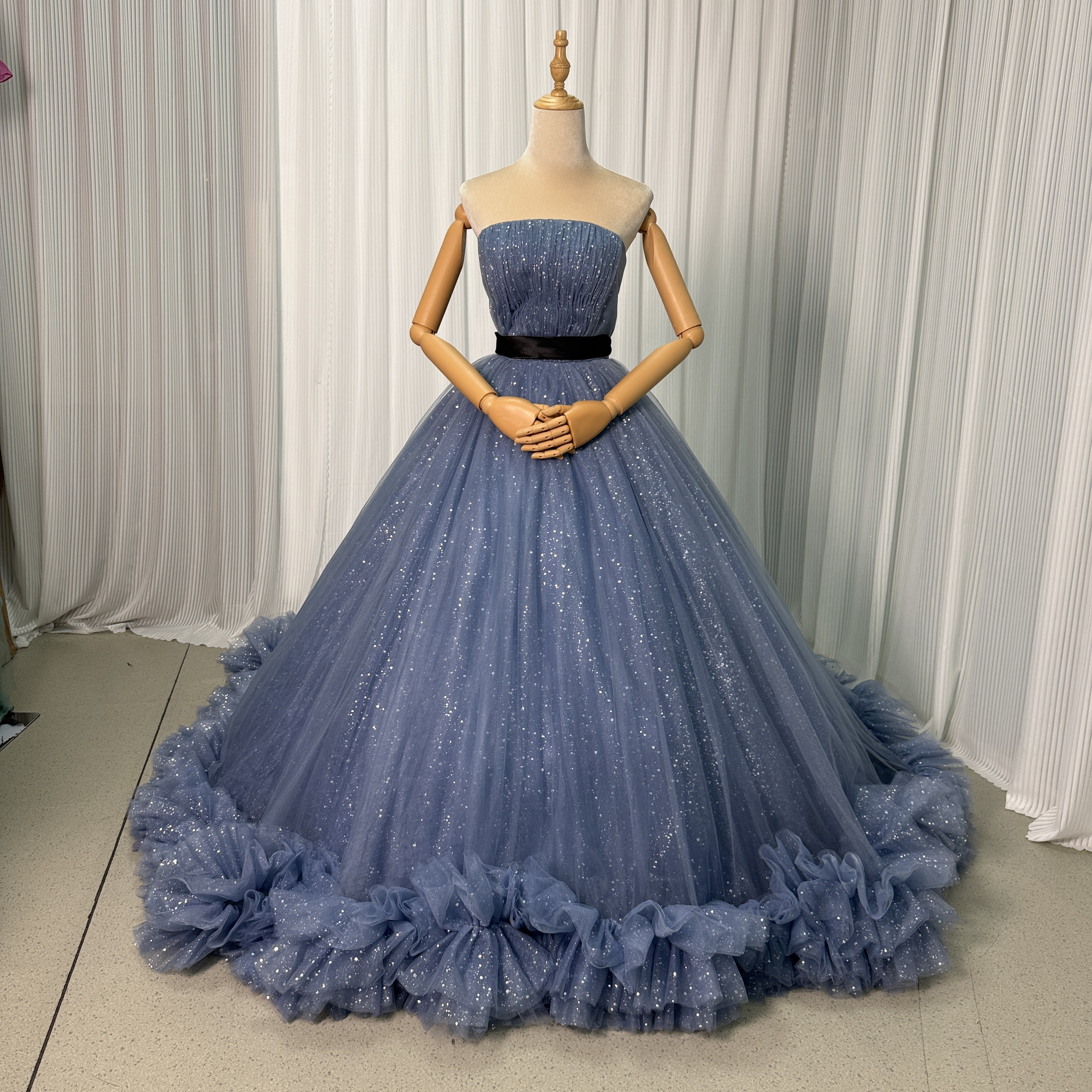 送料無料！カラードレス ベアトップ ブルーグレー ラッフルフリル プリンセスライン ブライダル キラキラチュ 35,711円