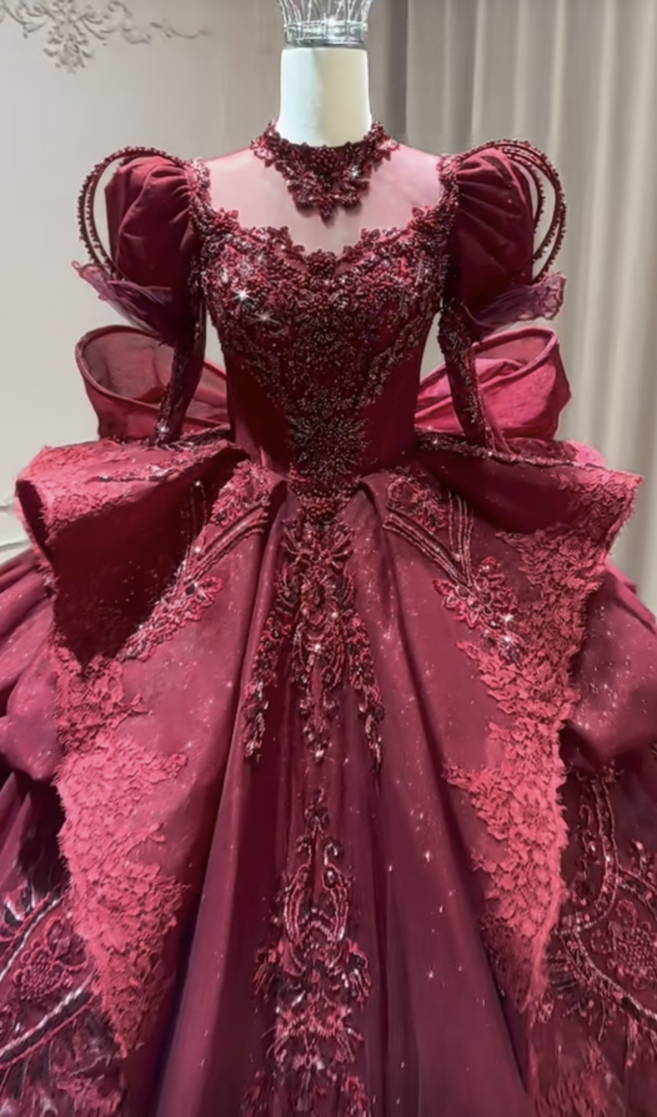 ボタニカル柄のドレス　パフスリーブ　赤色　スクエアネック　サイズオーダー可能　バックリボン　花嫁挙式トレーン結婚式挙式 87,450円