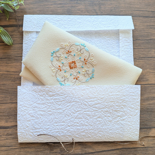 日本刺繍の金封ふくさ(西洋唐草)(F2505) ご祝儀袋・袱紗 日本刺繍の金封ふくさ(西洋唐草)(F2505) ご祝儀袋・袱紗