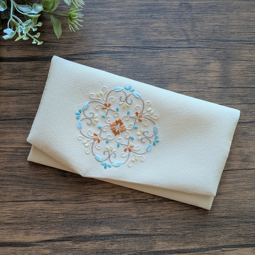 日本刺繍の金封ふくさ(西洋唐草)(F2505) ご祝儀袋・袱紗 日本刺繍の金封ふくさ(西洋唐草)(F2505) ご祝儀袋・袱紗