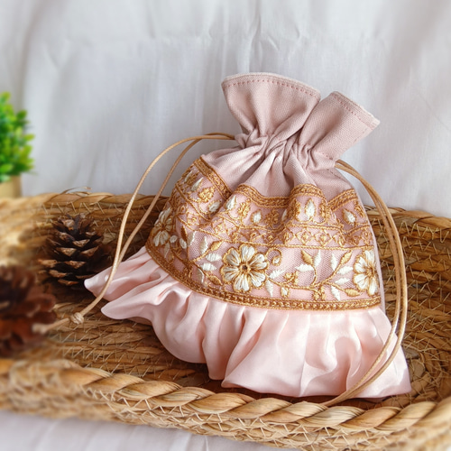 ブルー と ホワイト とピンク の 花模様 の インド刺繍リボン の