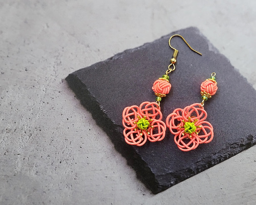 ひなげし サーモンピンク】水引のピアス イヤリング 和 ピアス（フック