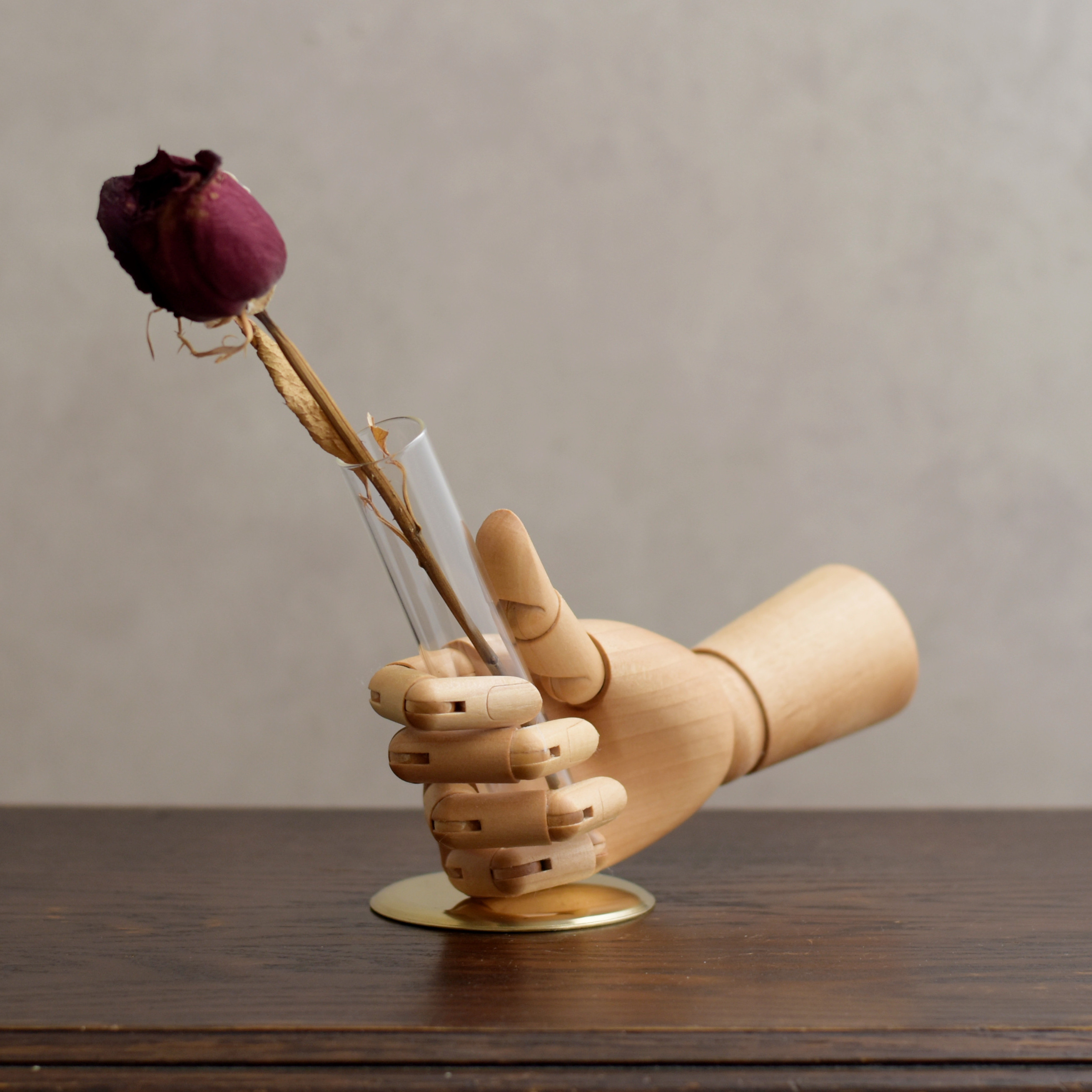 真鍮と木のマネキン一輪挿し