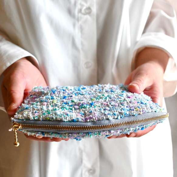 ジュエリーツイードのラウンドポーチ 4枚目の画像