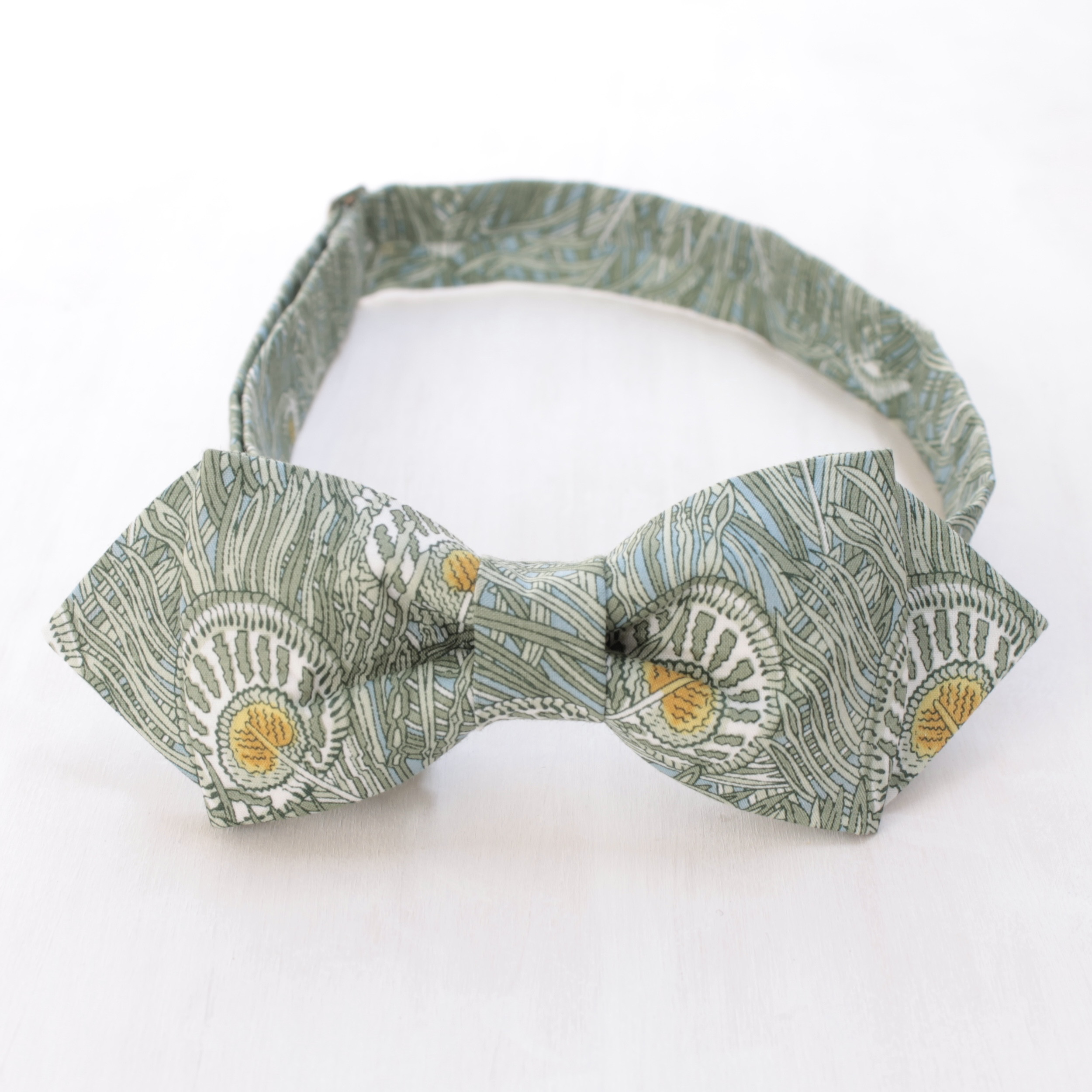 【蝶ネクタイ】華孔雀《Green》　結婚式・二次会・発表会にも♪