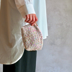 ジュエリーツイードのラウンドポーチ 2枚目の画像