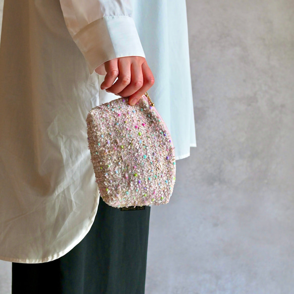 ジュエリーツイードのラウンドポーチ 2枚目の画像