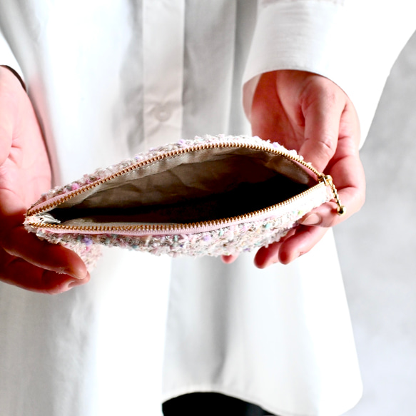 ジュエリーツイードのラウンドポーチ 6枚目の画像