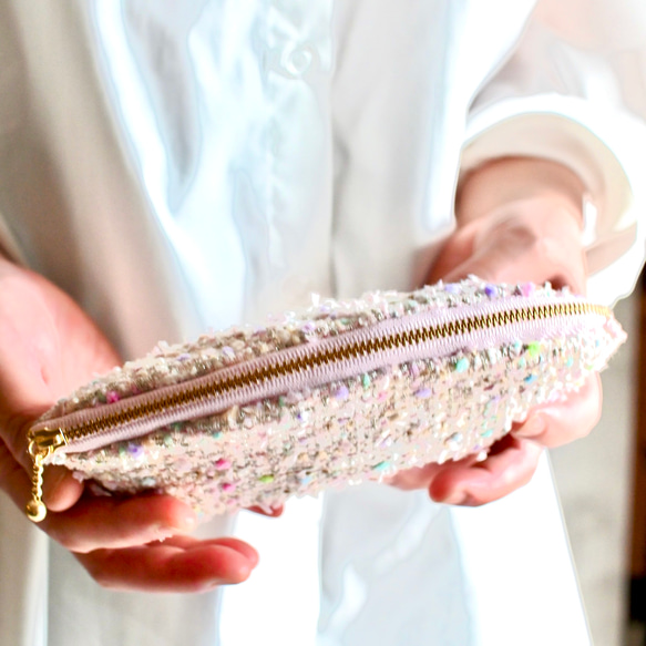 ジュエリーツイードのラウンドポーチ 4枚目の画像