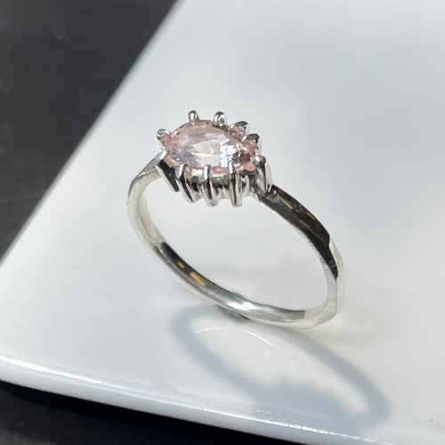 モルガナイト しずく 0.73ct フェミニンな爪留め シルバーSV925リング