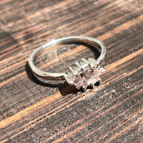 モルガナイト しずく 0.73ct フェミニンな爪留め シルバーSV925リング