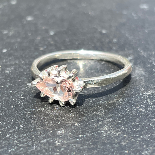 モルガナイト しずく 0.73ct フェミニンな爪留め シルバーSV925リング