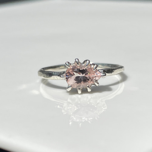 モルガナイト しずく 0.73ct フェミニンな爪留め シルバーSV925リング