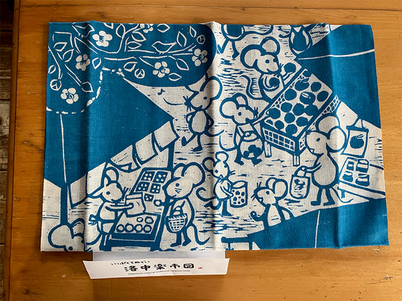 いっぷく手ぬぐい「洛中楽市図」　木版画作品を図柄に使用した染料手捺染の手ぬぐいです。額装や壁にかけても楽しめます 4枚目の画像