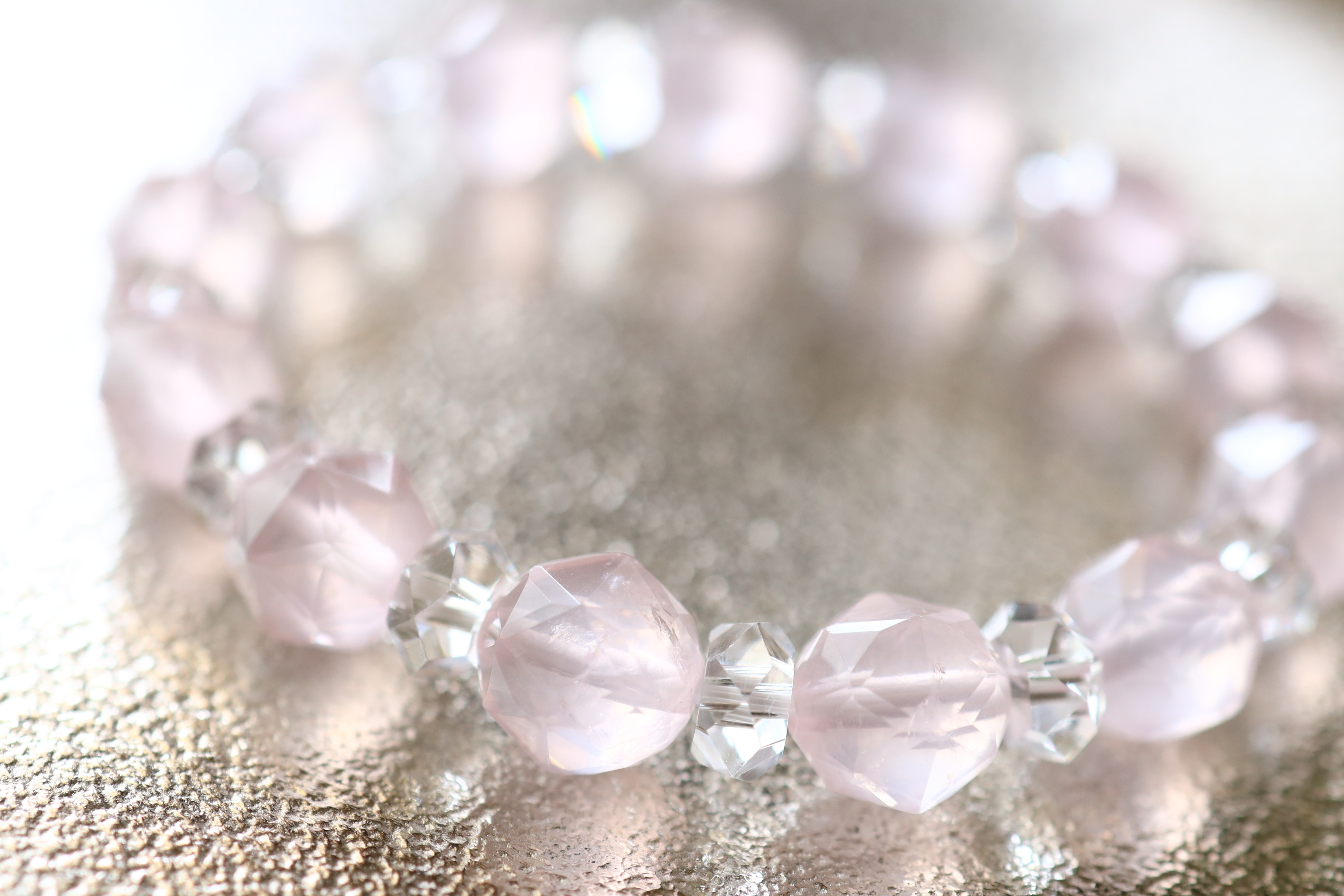 …☆プレミアムブレス☆宝石質☆アイスローズクォーツ：10ミリ（スターラウンドカット）＆水晶☆天然石ブレスレット☆…