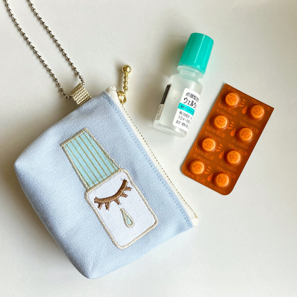 ミニミニ目薬！ポーチ【ベビーブルー】 1枚目の画像