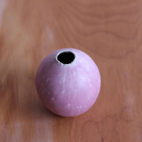 ピンクの卵型おもちゃ イタリア製 ピンク色が愛らしい…たまご型の花器