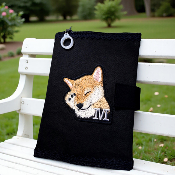 柴犬刺しゅう イニシャル入り　A6サイズ手帳カバー・ブックカバー・連絡帳ケース　取り外し可能ペンホルダー＆ノート付き 1枚目の画像