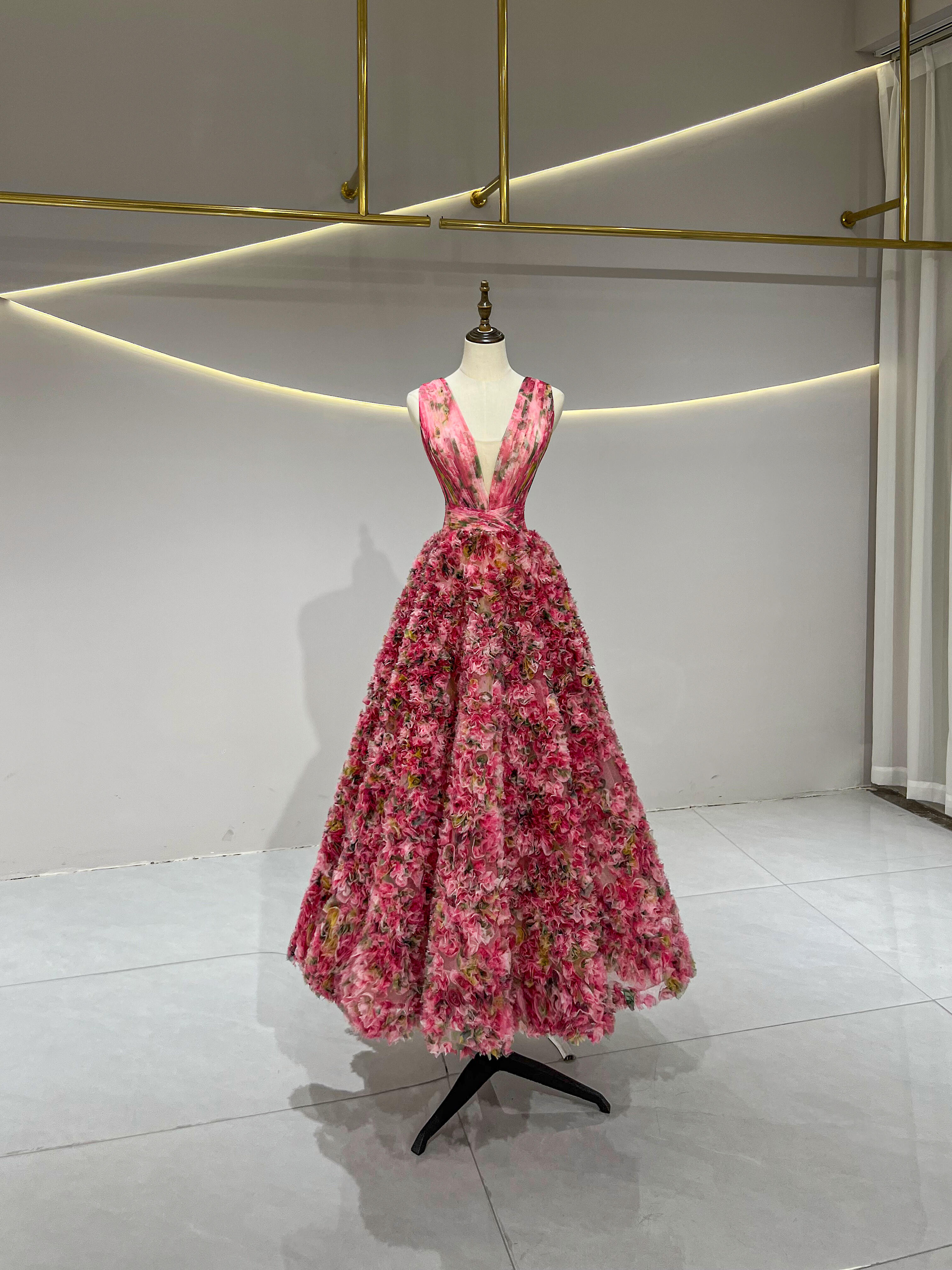 最新作　vネック　薔薇ローズ　フラワー　カラフル　ワンピース　前撮りカラードレス　ロケーション撮影　コンテスト演奏会成人