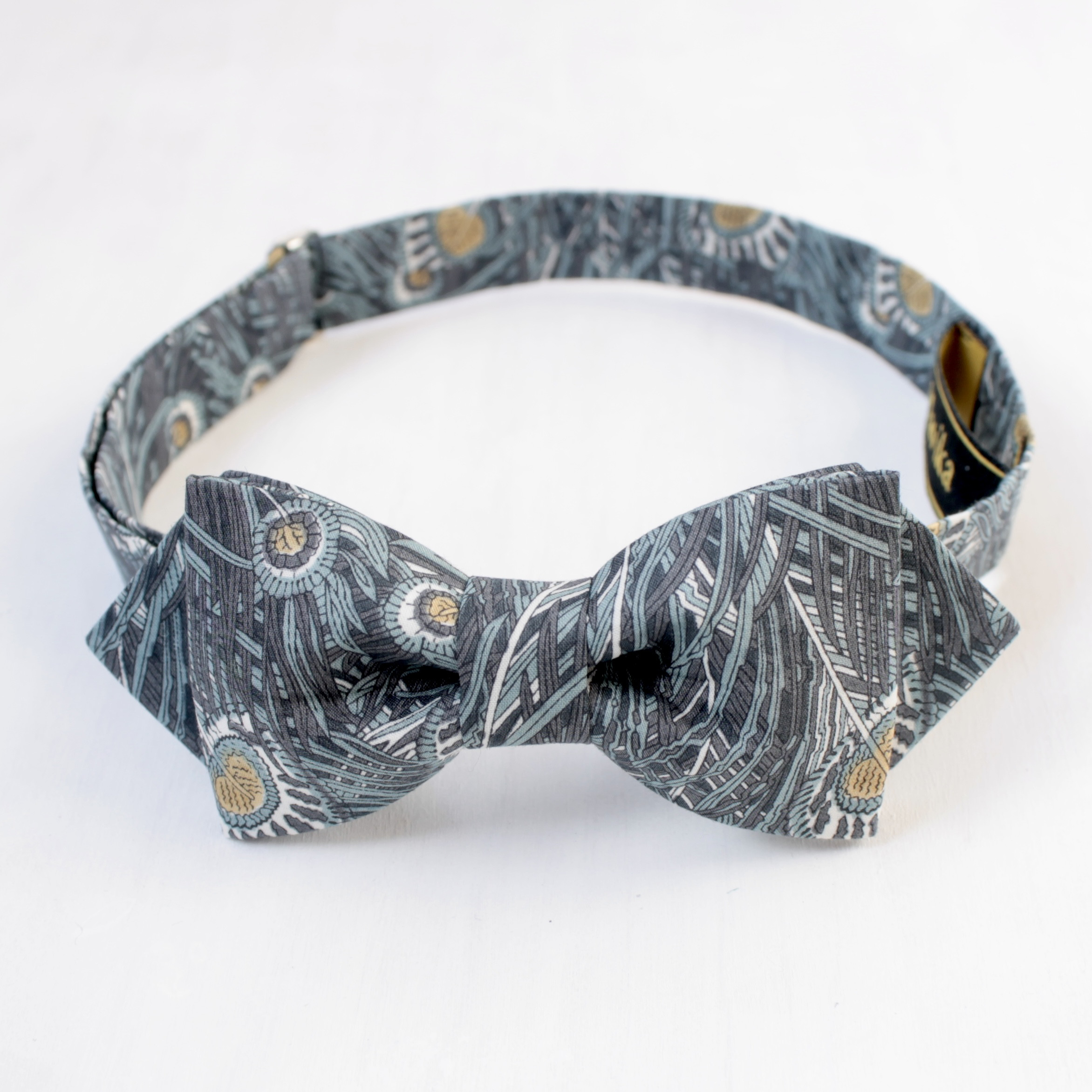 【蝶ネクタイ】華孔雀《Navy》　結婚式・二次会・発表会にも♪