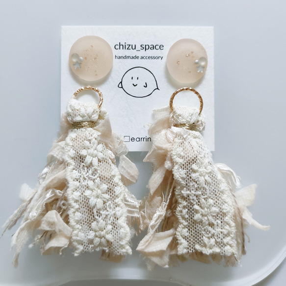 取引中　2way*ベージュと花柄レースのタッセルのピアス/イヤリング 2way*ベージュと花柄レースのタッセルのピアス/イヤリング ピアス