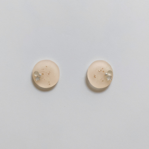 取引中　2way*ベージュと花柄レースのタッセルのピアス/イヤリング 2way*ベージュと花柄レースのタッセルのピアス/イヤリング