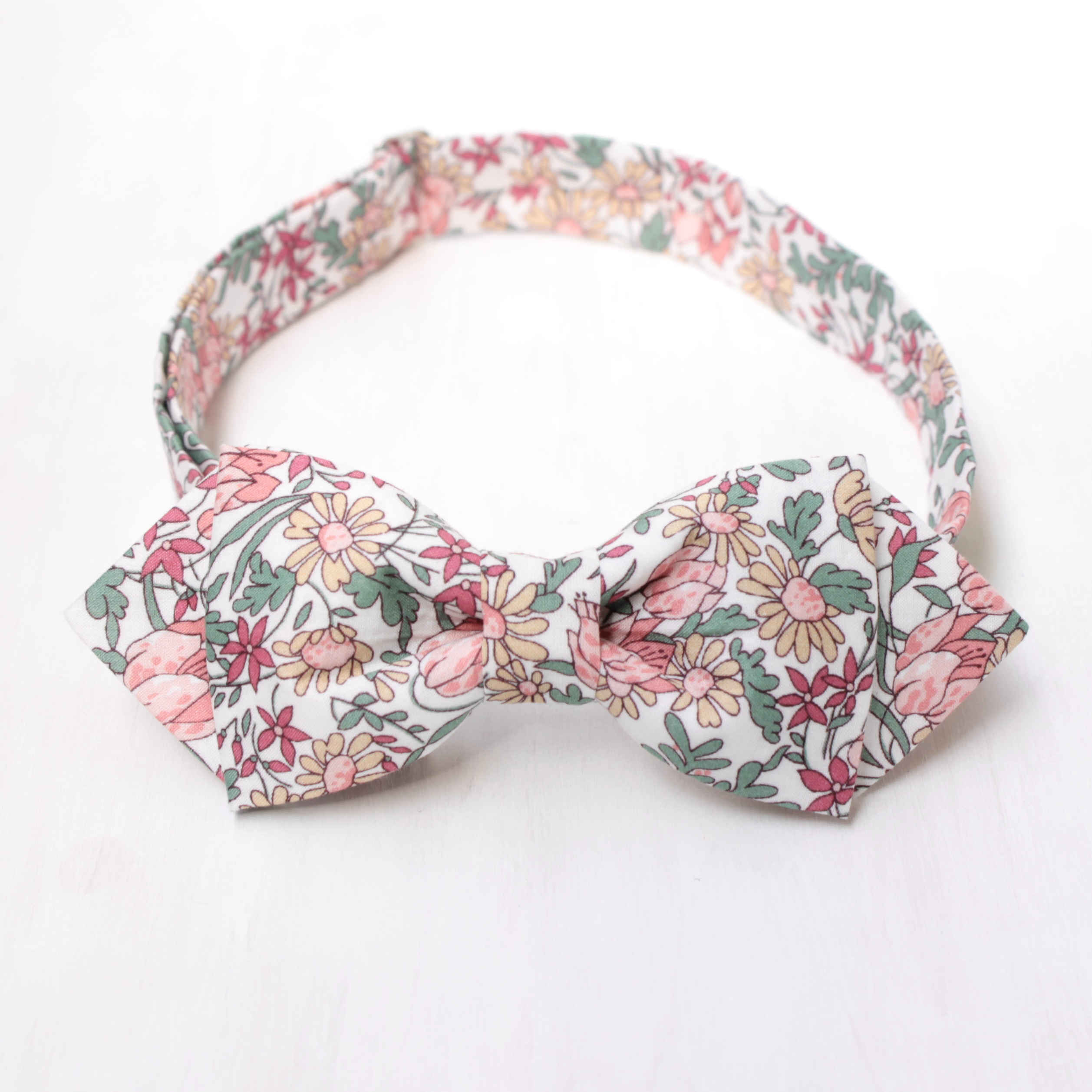 【蝶ネクタイ】春風チューリップ 《Pink》　女性のオシャレにもおすすめ