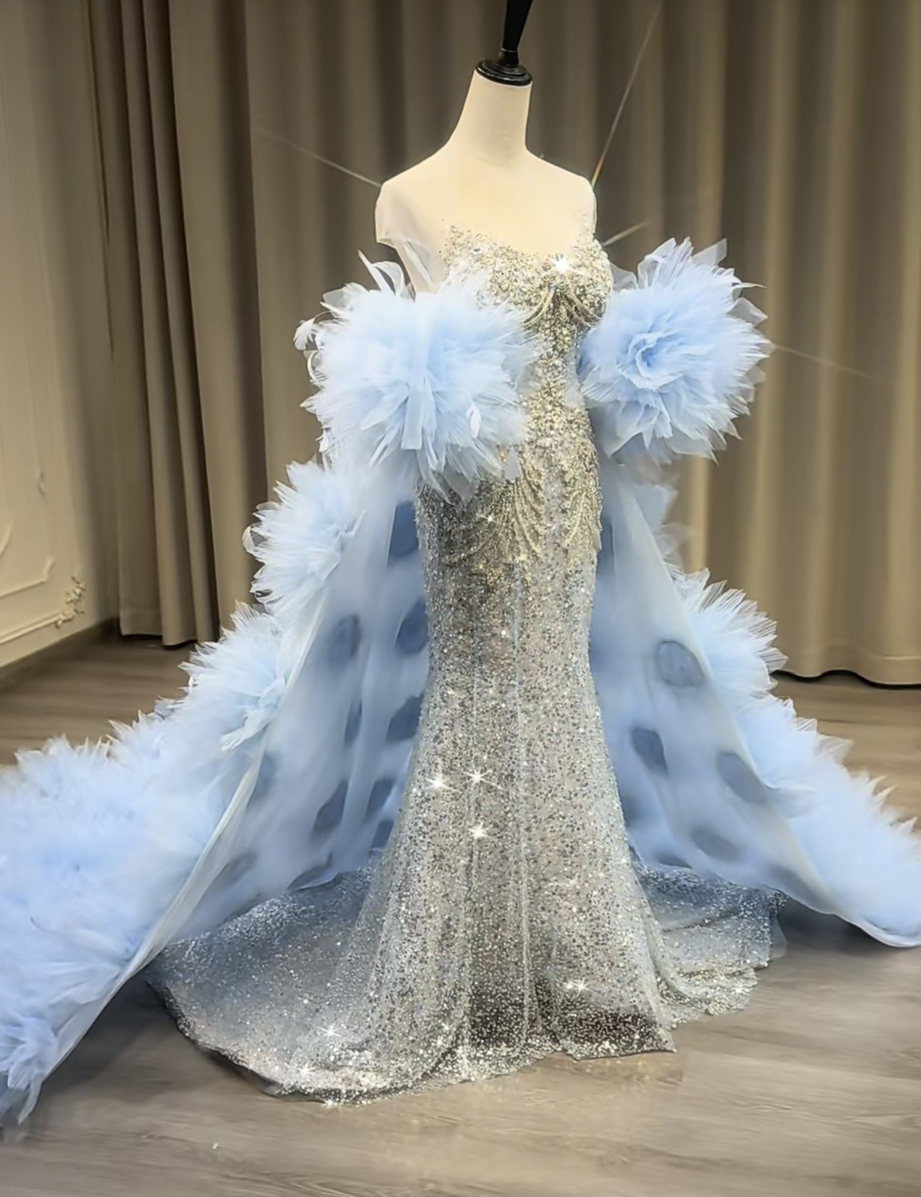 爽やかなブルー！高品質保証　ソフトチュール　取り外し可能　マーメイドドレス　華やかトレーン挙式2次会　オーダーサイズ可能