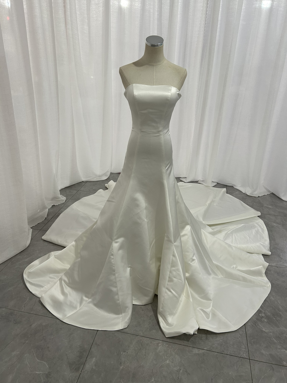 ウエディングドレス ベアトップ マーメイドライン 披露宴 ロングトレーン 編み上げ