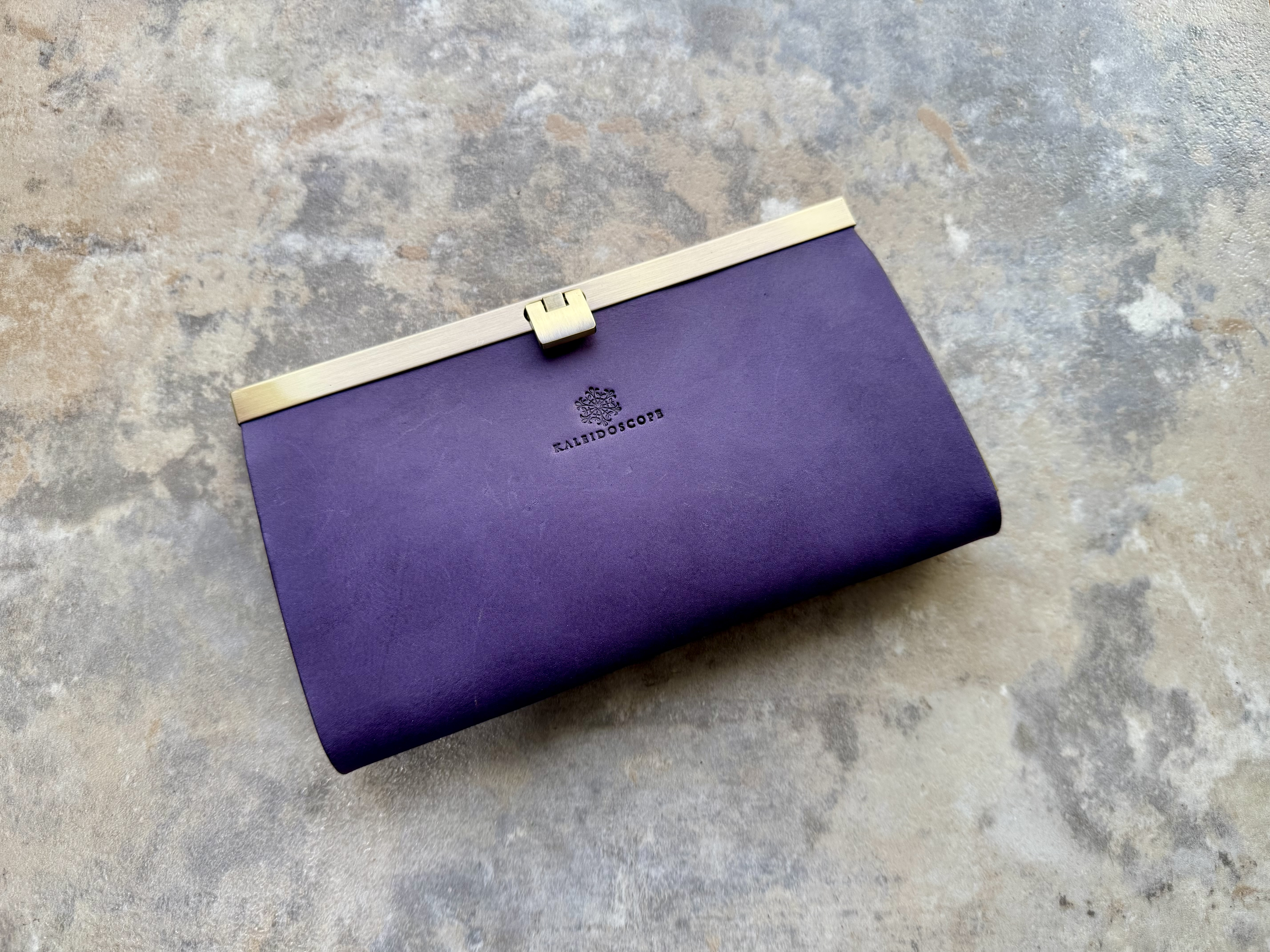 【数日内に発送可能】国産ヌメ革長財布＊カード16枚収納「avanico」ラベンダー×リーフグリーン