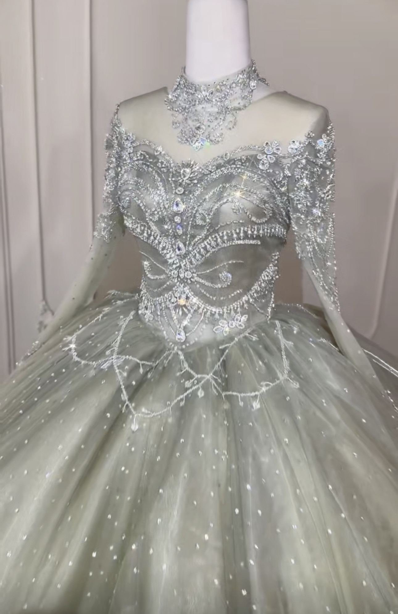 グレーグリーン　ふんわりチュール　フレアースカート　謝恩会　魅惑の花レース　水玉　オフショルダー　対称なレース音楽会2次