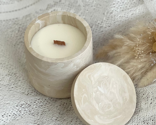 木芯アロマキャンドル ジェスモナイト〈ムスク&ローズウッドの香り