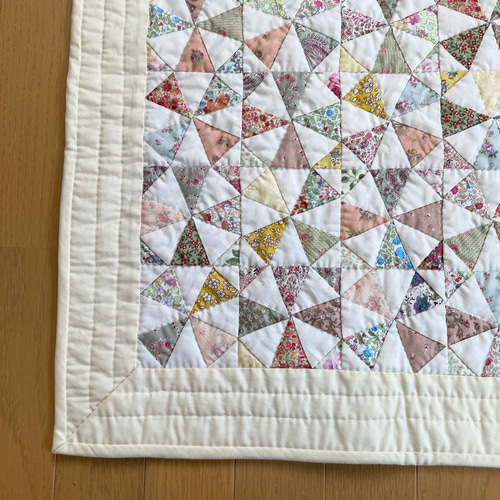 大きめ万華鏡のパッチワークタペストリー パッチワークキルト