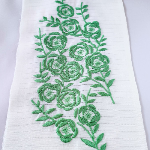 c*i様 ■6215■アンティーク■正絹縮緬■若葉色　チューリップ柄　刺繍半衿■ c*i様 □6215□アンティーク□正絹縮緬□若葉色 チューリップ柄