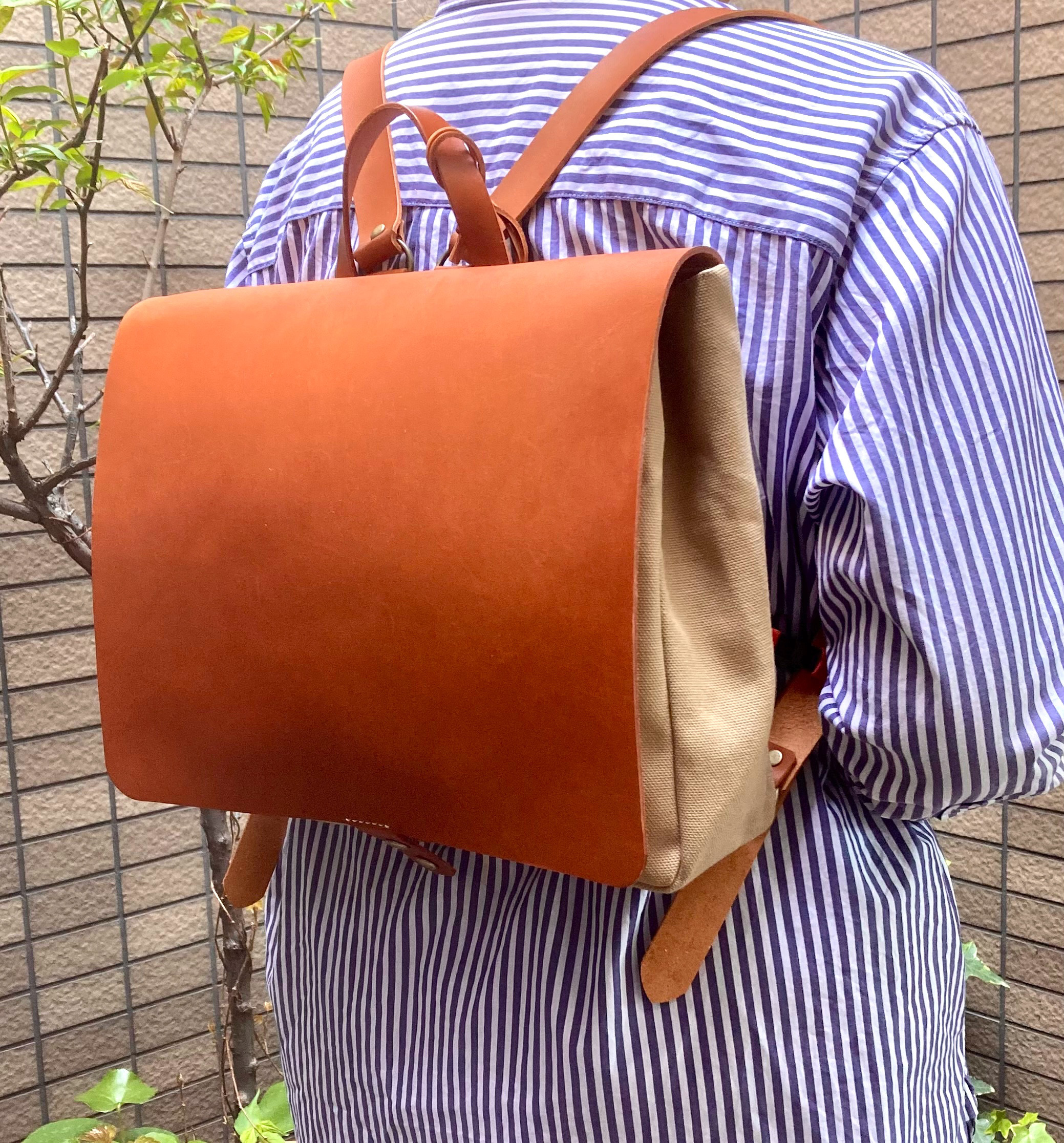 《　30%OFF  》　8号帆布リュック　ヌメ革フルフラップ　ベージュ×キャメル　☆送料無料