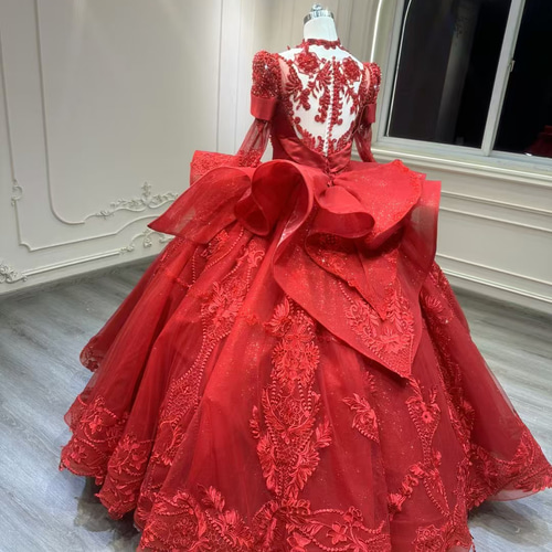 大人気！スクエアネック 赤 長袖 二の腕カバー ラッフルスカート