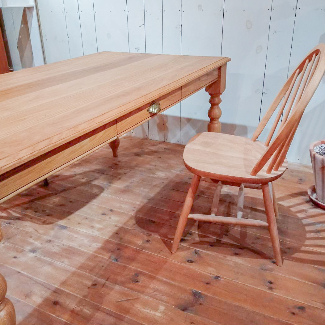 ホワイトオークダイニングテーブルcountry 輸入住宅向けターンドレッグテーブル アンティーク調ろくろ足